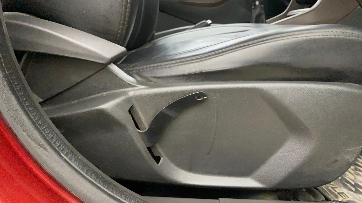 2019 Ford FREESTYLE TITANIUM 1.2 PETROL, Petrol, Manual, 1,05,881 km, Driver Side Adjustment Panel