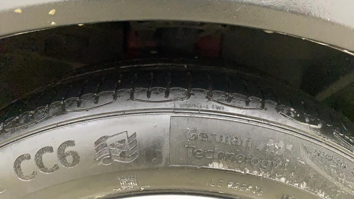 2019 Ford FREESTYLE TITANIUM 1.2 PETROL, Petrol, Manual, 1,05,881 km, Right Front Tyre Tread