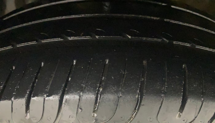 2015 Hyundai Elite i20 MAGNA 1.2, Petrol, Manual, 80,186 km, Left Front Tyre Tread