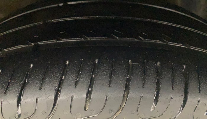 2015 Hyundai Elite i20 MAGNA 1.2, Petrol, Manual, 80,186 km, Right Front Tyre Tread