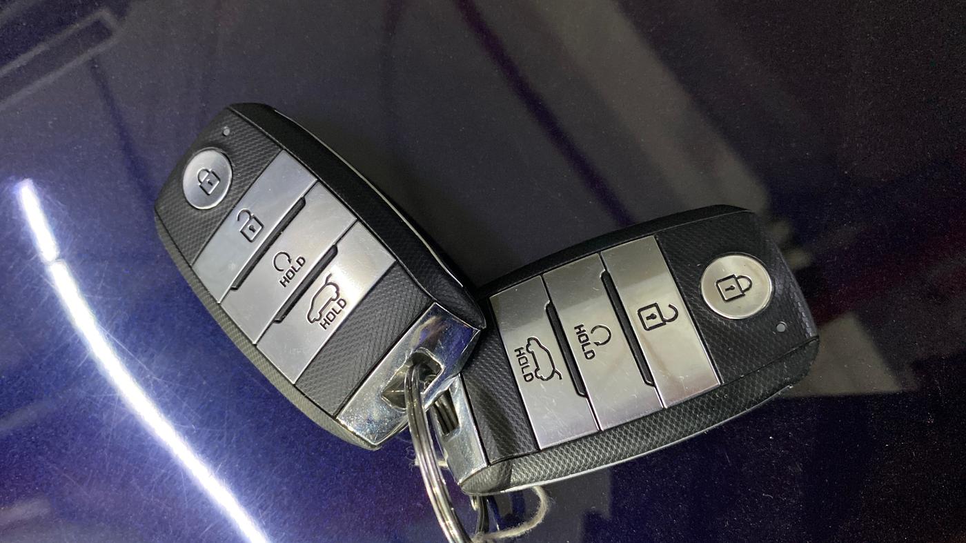 2022 KIA CARENS LUXURY PLUS 1.5 DIESEL AT 7 STR, Diesel, Automatic, 74,424 km, Key Close Up