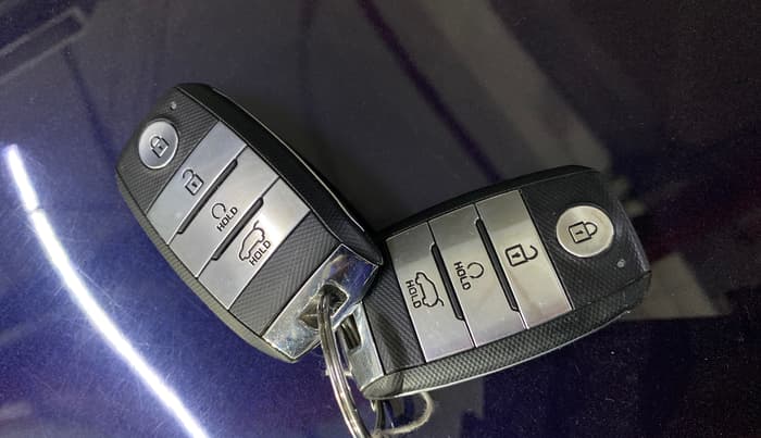 2022 KIA CARENS LUXURY PLUS 1.5 DIESEL AT 7 STR, Diesel, Automatic, 74,424 km, Key Close Up