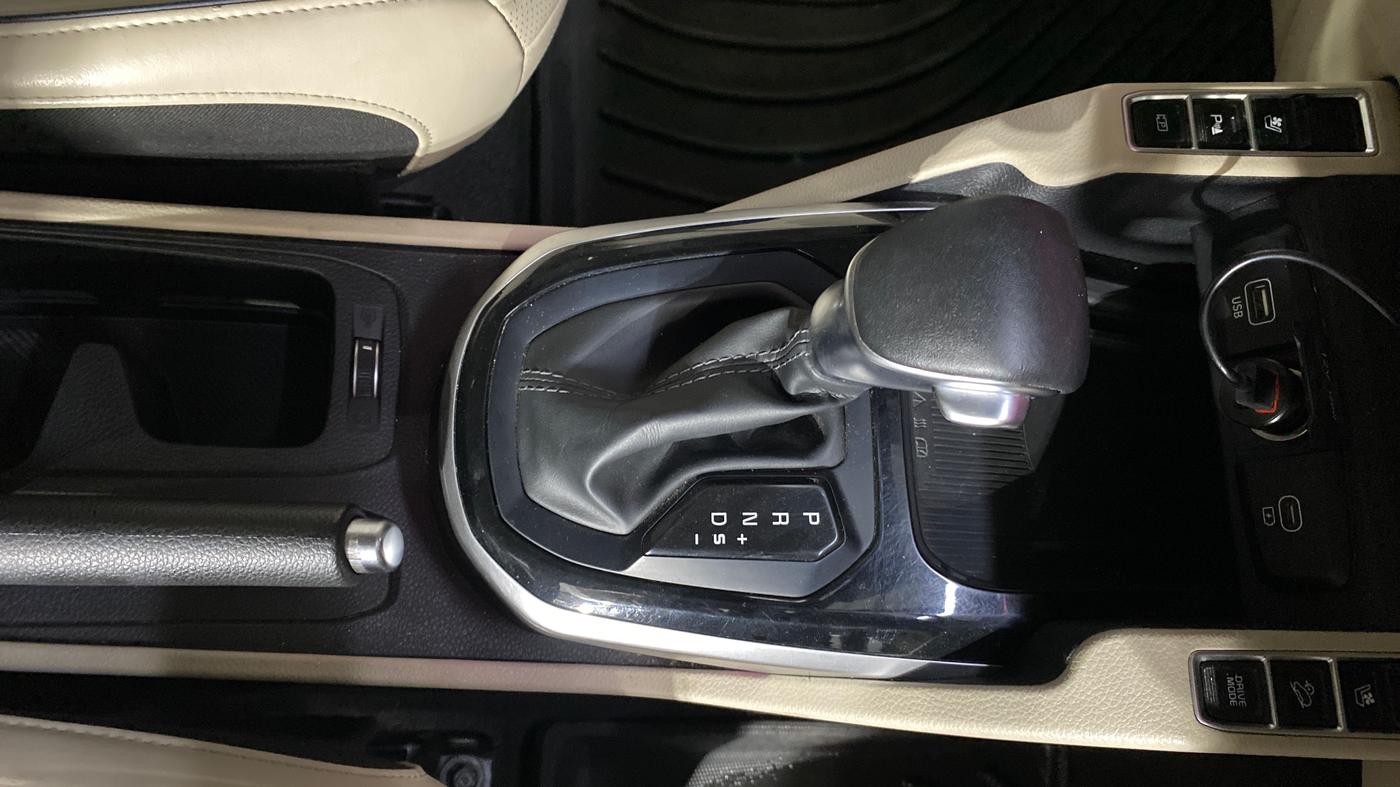 2022 KIA CARENS LUXURY PLUS 1.5 DIESEL AT 7 STR, Diesel, Automatic, 74,424 km, Gear Lever