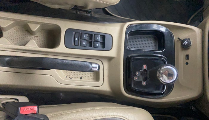 2017 Mahindra TUV300 T8 AMT, Diesel, Automatic, 1,02,809 km, Gear Lever