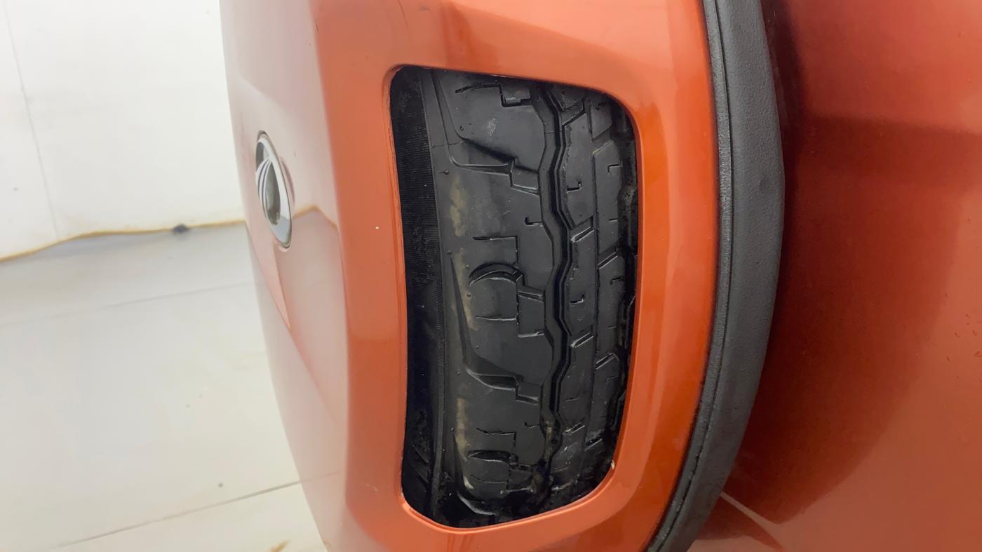 2017 Mahindra TUV300 T8 AMT, Diesel, Automatic, 1,02,809 km, Spare Tyre