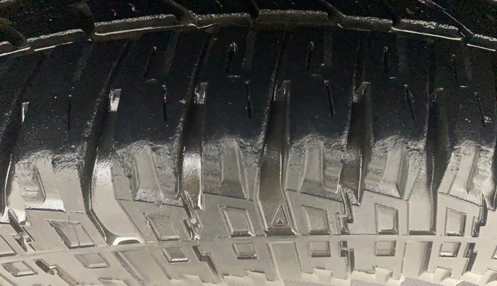 2017 Mahindra TUV300 T8 AMT, Diesel, Automatic, 1,02,809 km, Left Front Tyre Tread