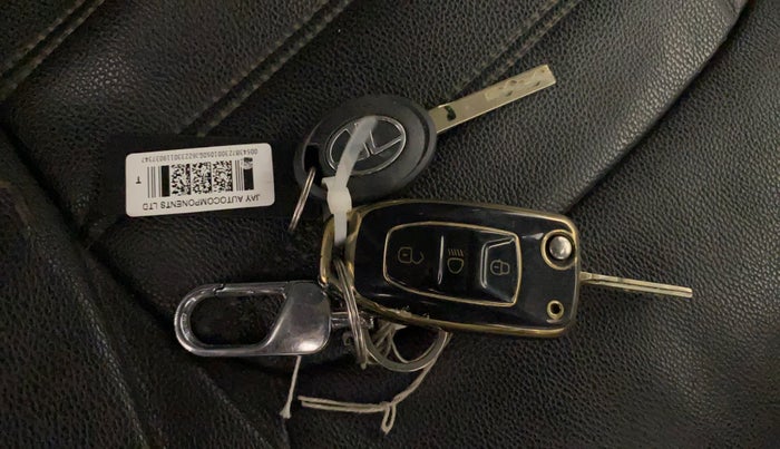 2019 Tata NEXON XM PETROL, Petrol, Manual, 54,205 km, Key Close Up