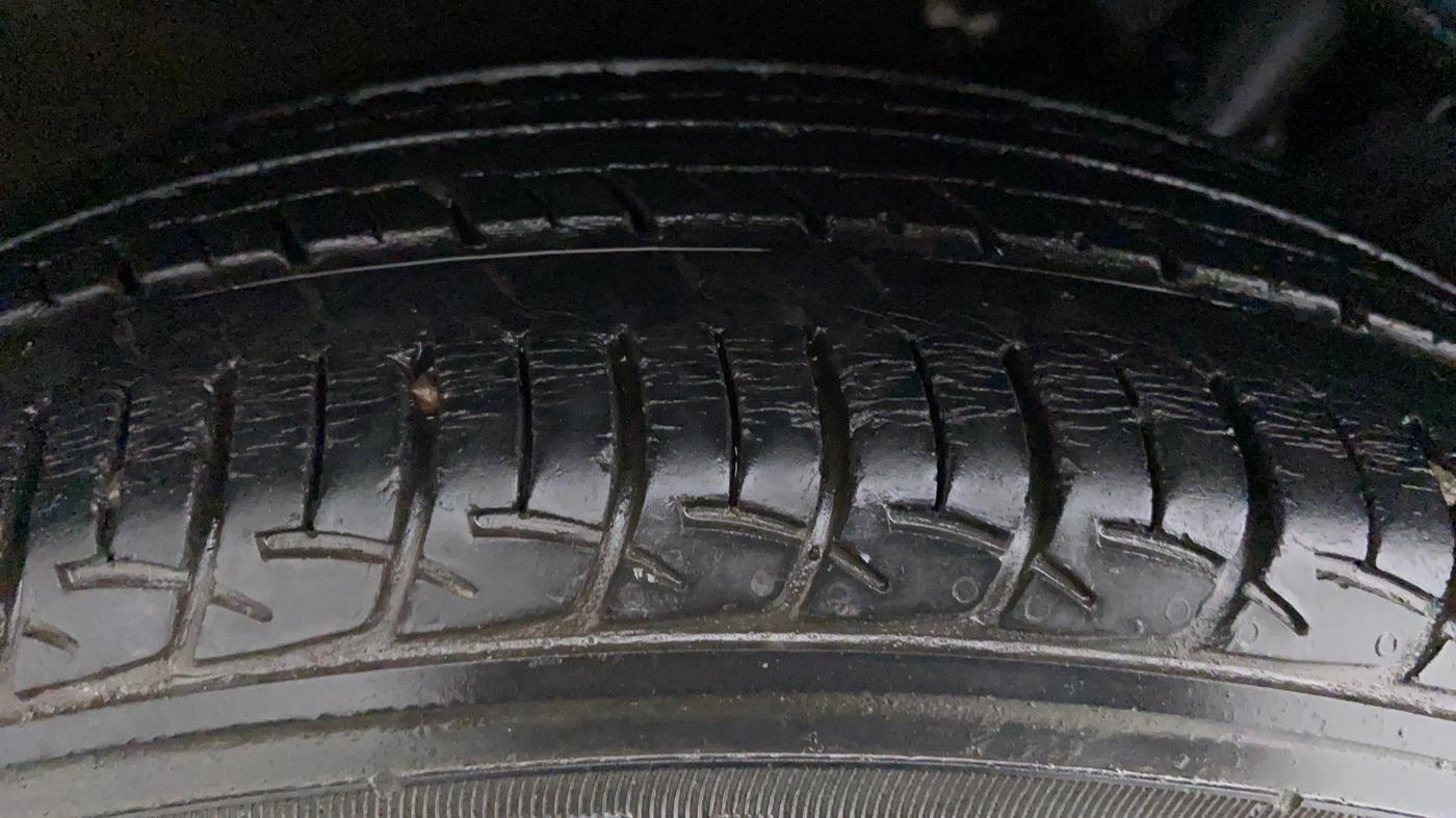2018 Maruti Baleno DELTA PETROL 1.2, Petrol, Manual, 19,693 km, Right Rear Tyre Tread