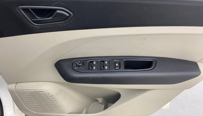 2021 Renault TRIBER RXT, Petrol, Manual, 22,099 km, Driver Side Door Panels Control