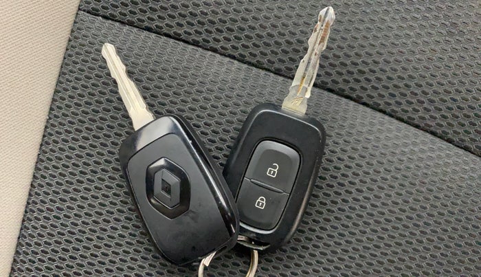 2021 Renault TRIBER RXT, Petrol, Manual, 22,099 km, Key Close Up