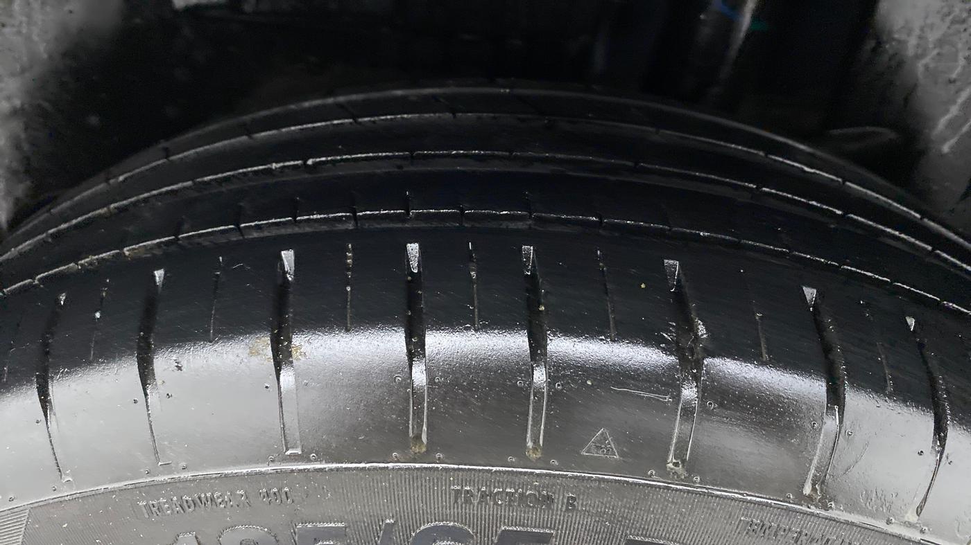 2022 Maruti Dzire ZXI CNG, CNG, Manual, 24,022 km, Left Rear Tyre Tread
