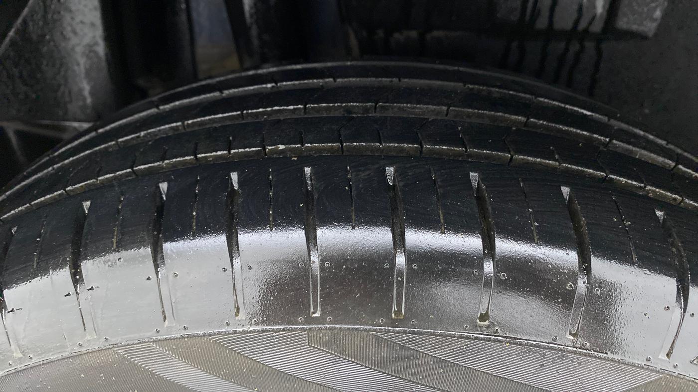 2022 Maruti Dzire ZXI CNG, CNG, Manual, 24,022 km, Right Rear Tyre Tread
