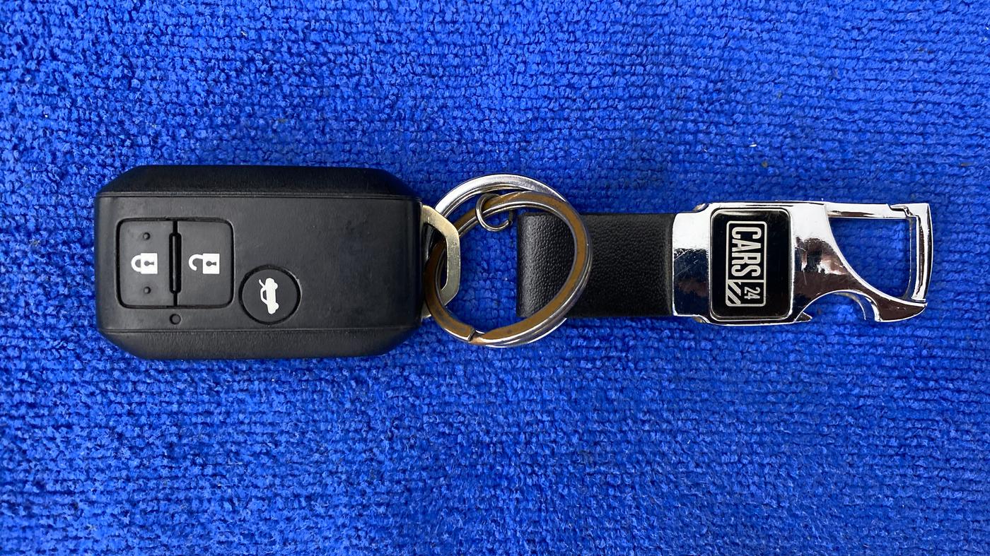 2022 Maruti Dzire ZXI CNG, CNG, Manual, 24,022 km, Key Close Up
