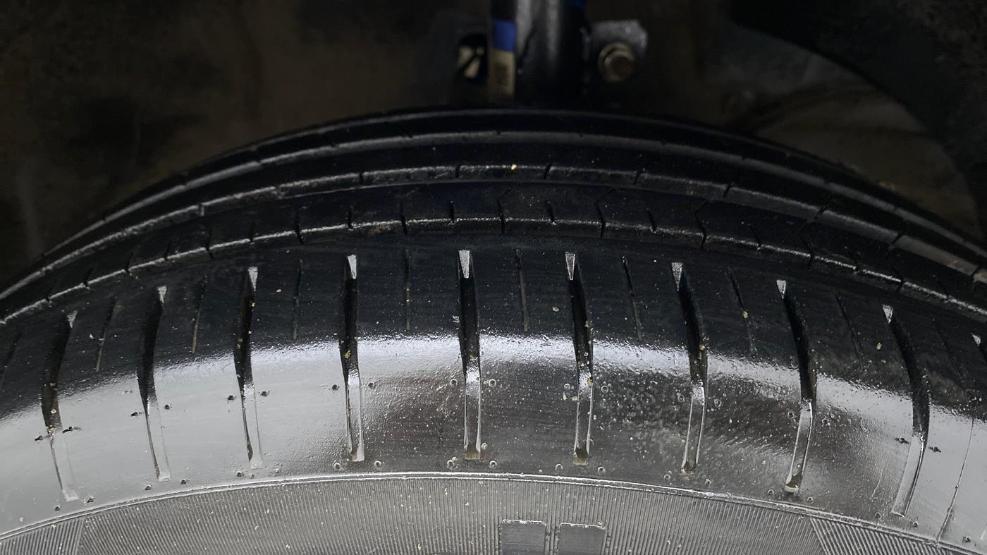 2022 Maruti Dzire ZXI CNG, CNG, Manual, 24,022 km, Right Front Tyre Tread