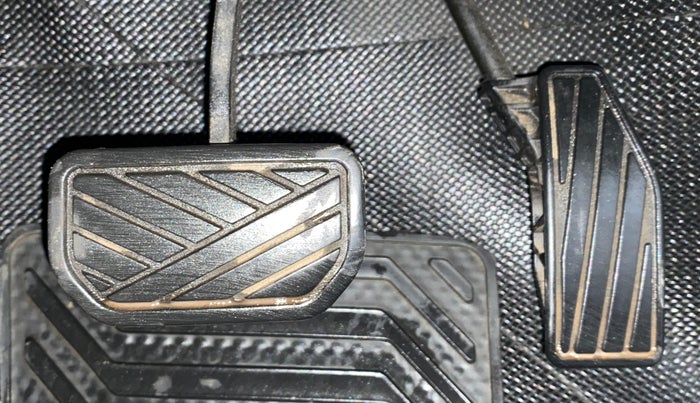 2021 Maruti XL6 ZETA AT, Petrol, Automatic, 25,488 km, Pedals