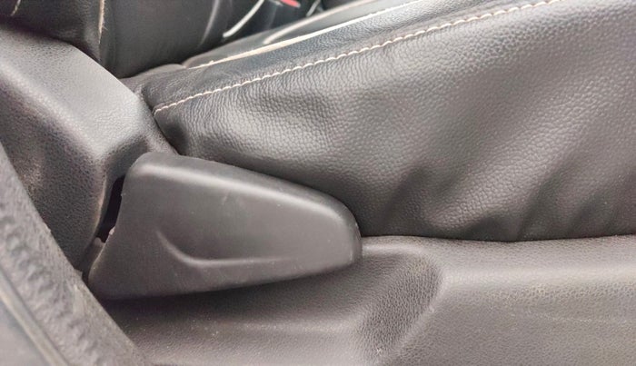 2018 Renault Kwid RXT 1.0 AMT, Petrol, Automatic, 34,519 km, Driver Side Adjustment Panel