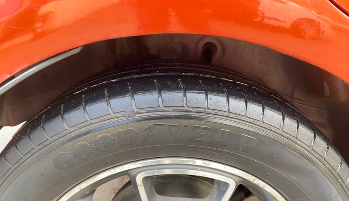 2017 Ford Ecosport TITANIUM 1.5L DIESEL, Diesel, Manual, 96,983 km, Right Rear Tyre Tread