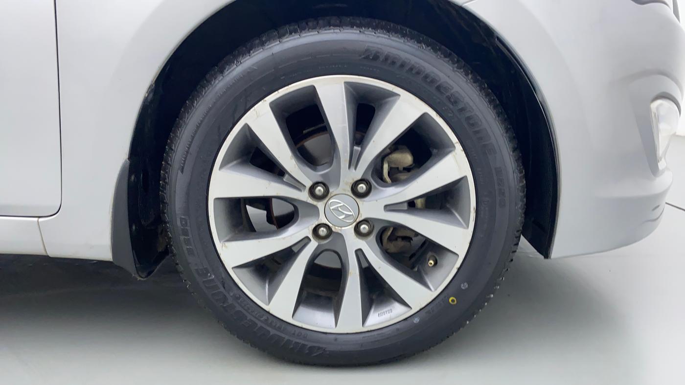 2017 Hyundai Verna FLUIDIC 1.6 SX VTVT, Petrol, Manual, 43,152 km, Right Front Wheel