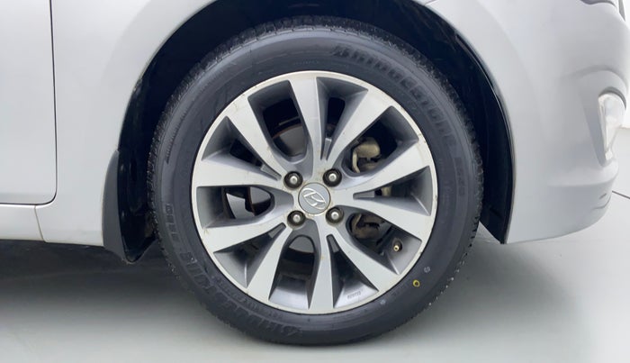 2017 Hyundai Verna FLUIDIC 1.6 SX VTVT, Petrol, Manual, 43,152 km, Right Front Wheel