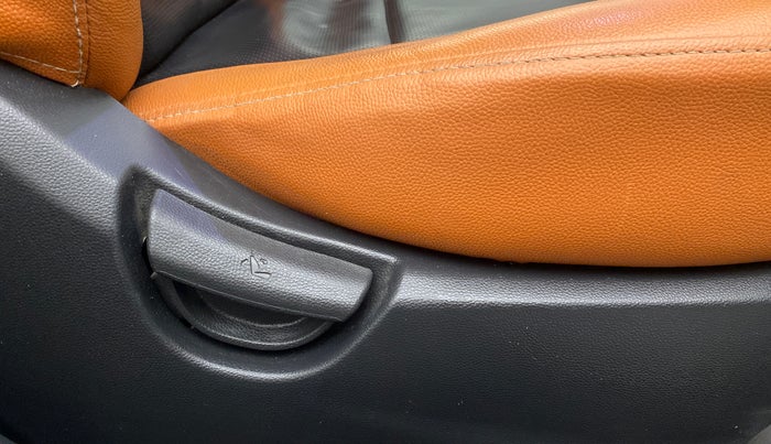2017 Hyundai Grand i10 MAGNA 1.2 KAPPA VTVT, Petrol, Manual, 42,874 km, Driver Side Adjustment Panel