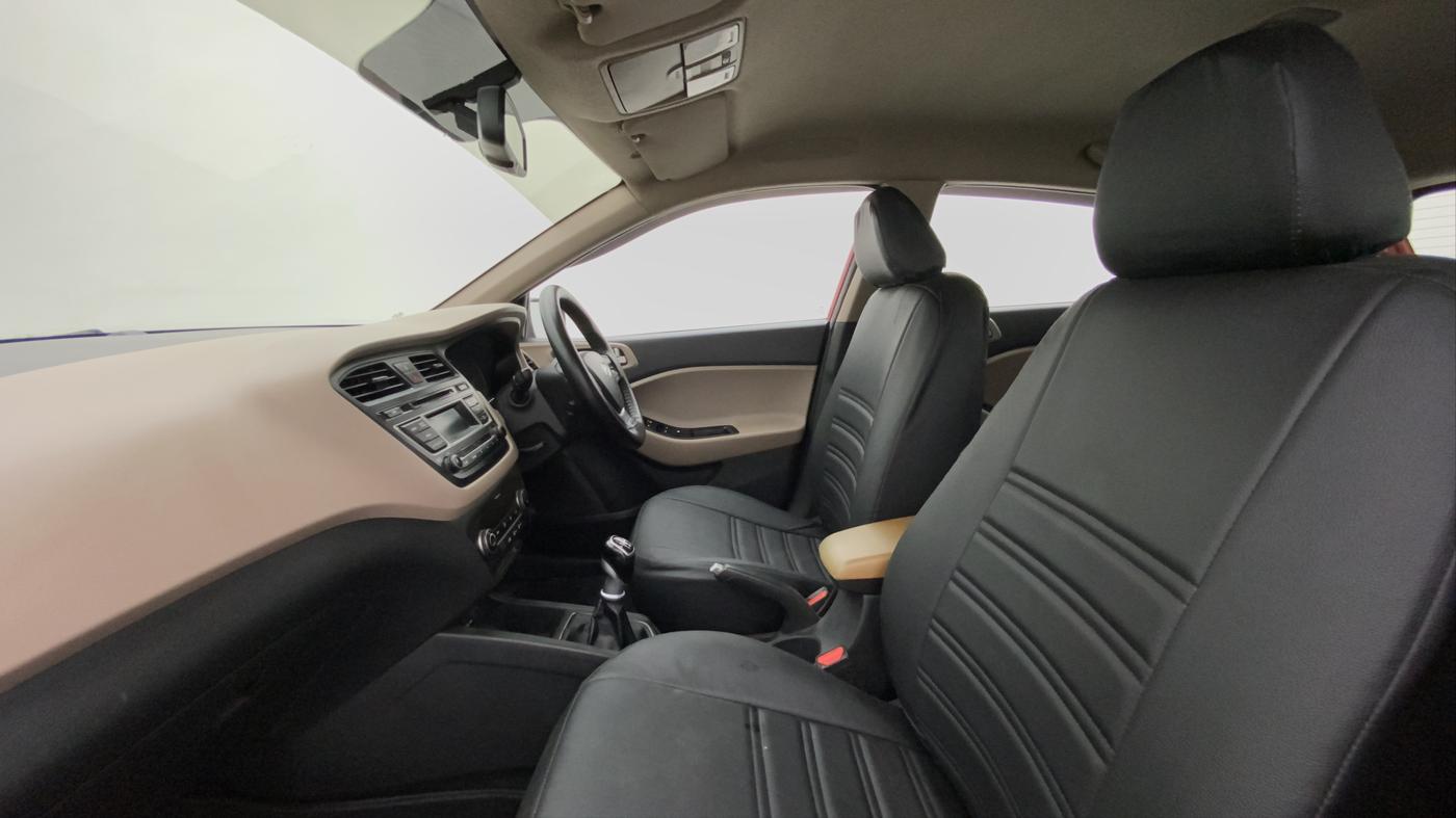 2014 Hyundai Elite i20 SPORTZ 1.4, Diesel, Manual, 82,162 km, Right Side Front Door Cabin