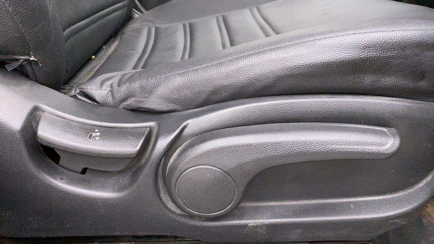 2014 Hyundai Elite i20 SPORTZ 1.4, Diesel, Manual, 82,162 km, Driver Side Adjustment Panel