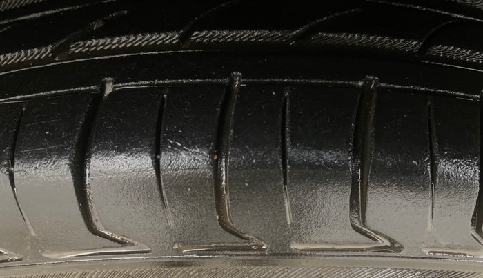 2016 Hyundai Grand i10 ASTA (O) 1.2 KAPPA VTVT, Petrol, Manual, 33,518 km, Left Front Tyre Tread