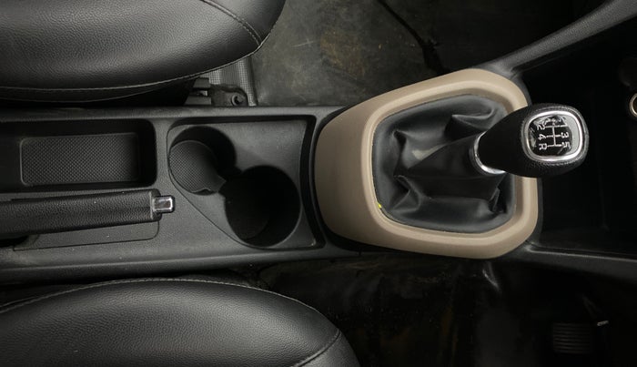 2016 Hyundai Grand i10 ASTA (O) 1.2 KAPPA VTVT, Petrol, Manual, 33,518 km, Gear Lever