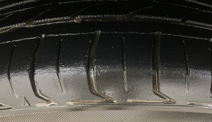 2016 Hyundai Grand i10 ASTA (O) 1.2 KAPPA VTVT, Petrol, Manual, 33,518 km, Right Rear Tyre Tread