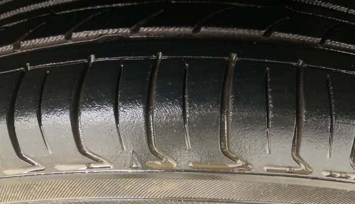 2016 Hyundai Grand i10 ASTA (O) 1.2 KAPPA VTVT, Petrol, Manual, 33,518 km, Left Rear Tyre Tread