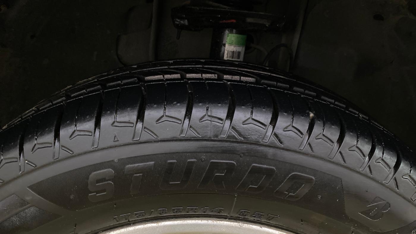 2017 Tata Tiago XZ PETROL, Petrol, Manual, 60,691 km, Right Front Tyre Tread