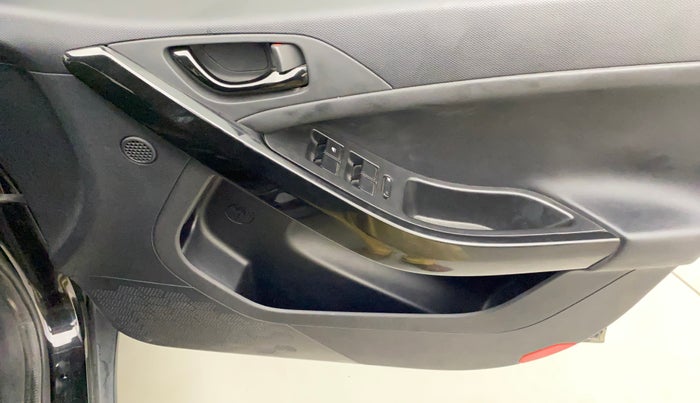 2022 Tata NEXON XZ PLUS (HS) PETROL DARK EDITION, Petrol, Manual, 24,088 km, Driver Side Door Panels Control