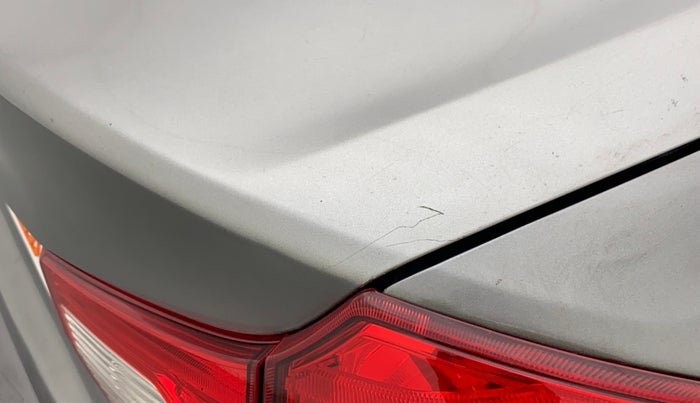 2017 Maruti Ciaz SIGMA 1.4 VVT, Petrol, Manual, 69,680 km, Dicky (Boot door) - Minor scratches