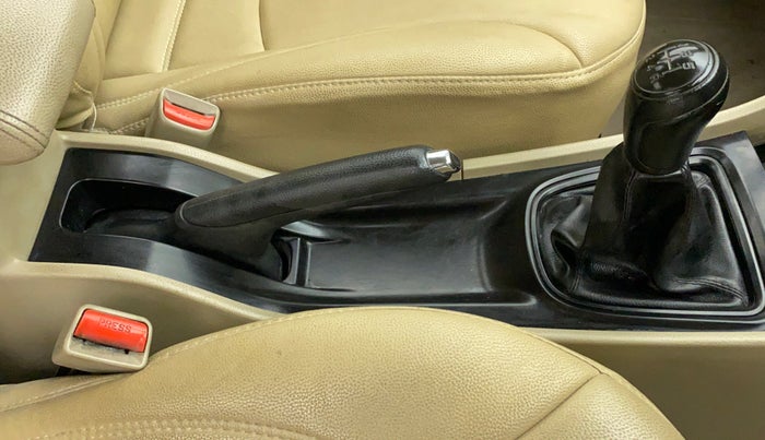 2017 Maruti Ciaz SIGMA 1.4 VVT, Petrol, Manual, 69,680 km, Gear Lever
