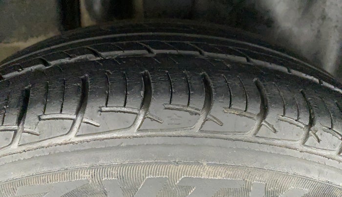 2017 Maruti Ciaz SIGMA 1.4 VVT, Petrol, Manual, 69,680 km, Right Rear Tyre Tread