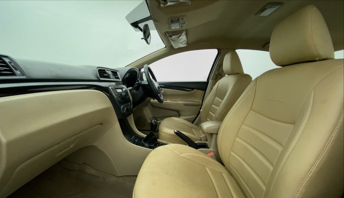 2017 Maruti Ciaz SIGMA 1.4 VVT, Petrol, Manual, 69,680 km, Right Side Front Door Cabin