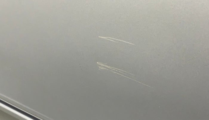 2017 Maruti Ciaz SIGMA 1.4 VVT, Petrol, Manual, 69,680 km, Front passenger door - Minor scratches