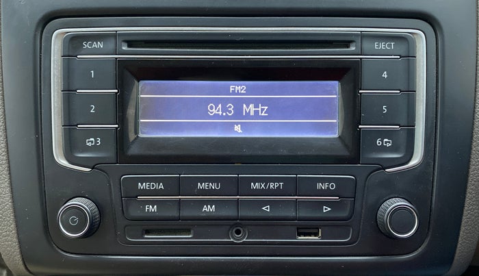 2014 Volkswagen Vento COMFORTLINE PETROL, Petrol, Manual, 77,401 km, Infotainment System