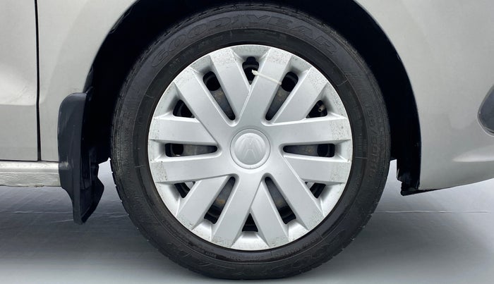 2014 Volkswagen Vento COMFORTLINE PETROL, Petrol, Manual, 77,401 km, Right Front Wheel