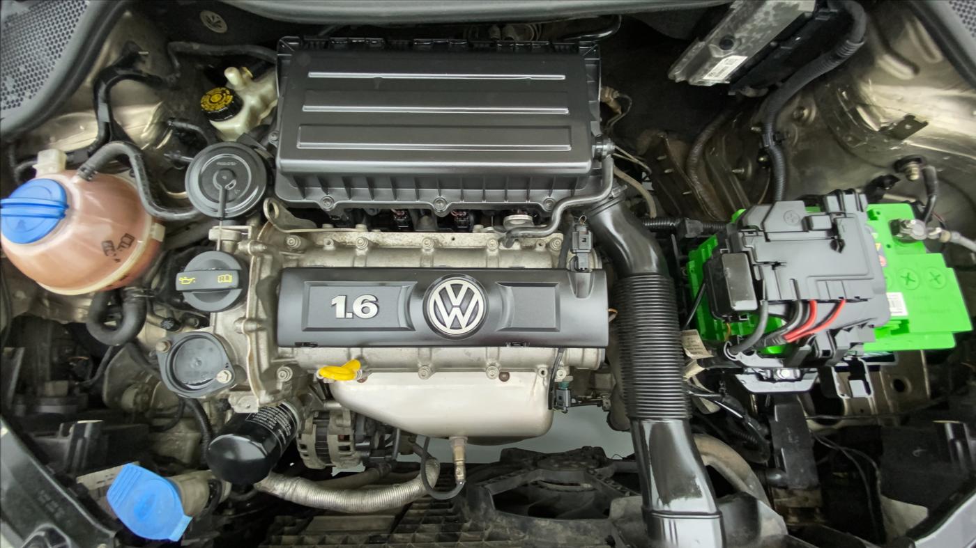 2014 Volkswagen Vento COMFORTLINE PETROL, Petrol, Manual, 77,401 km, Engine Bonet View