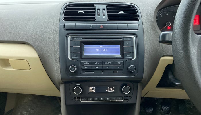 2014 Volkswagen Vento COMFORTLINE PETROL, Petrol, Manual, 77,401 km, Air Conditioner