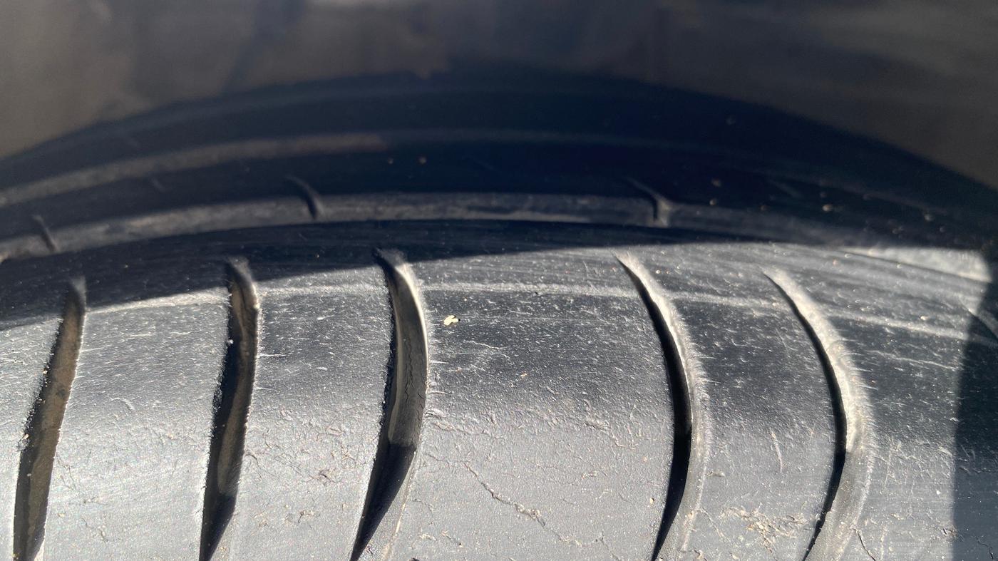 2013 Hyundai i10 MAGNA 1.1, Petrol, Manual, 60,698 km, Right Front Tyre Tread