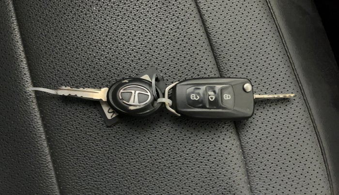 2017 Tata Tiago XZ PETROL, Petrol, Manual, 35,202 km, Key Close Up