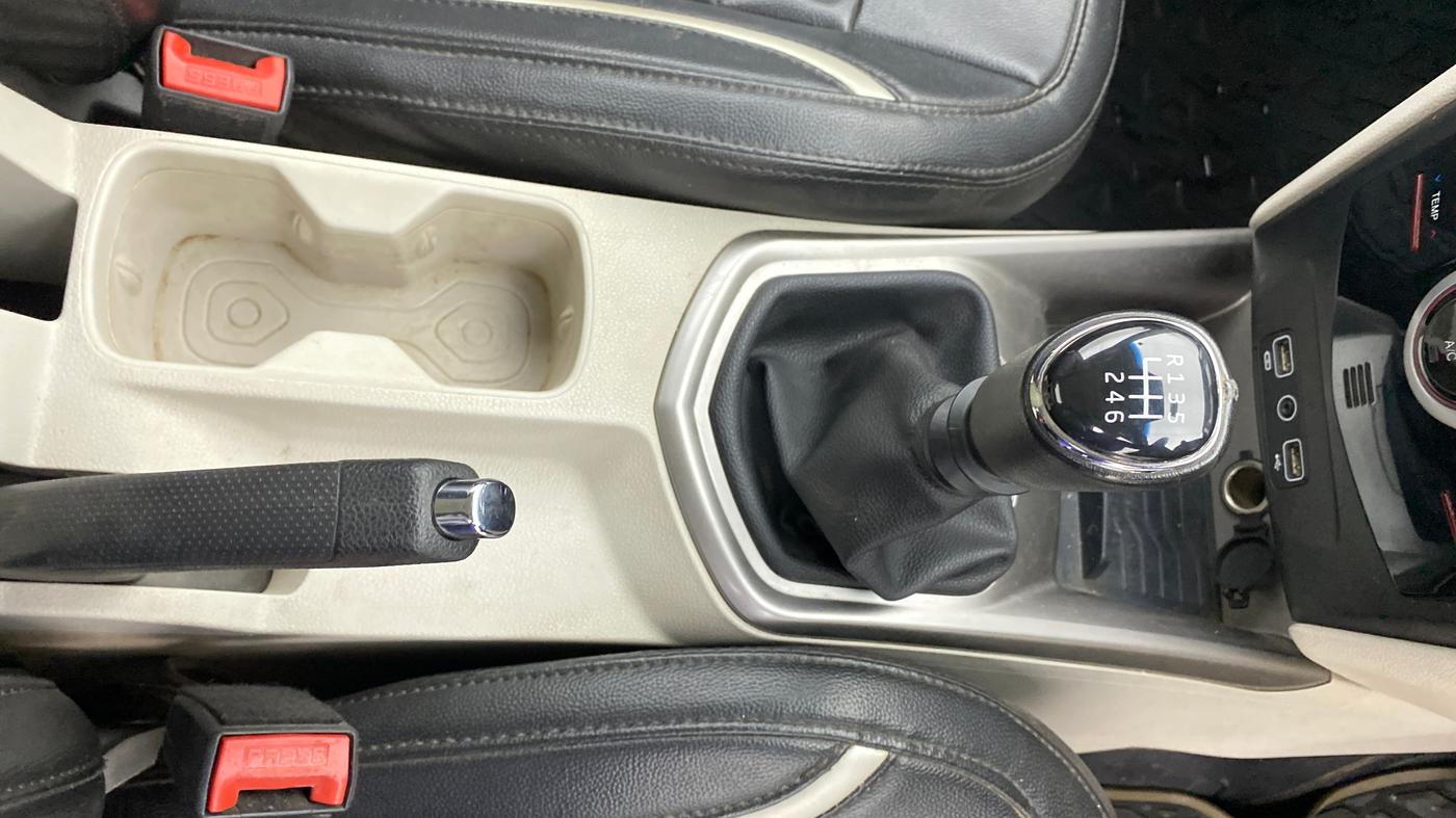 2023 Mahindra XUV300 W8 1.5 DIESEL, Diesel, Manual, 24,456 km, Gear Lever