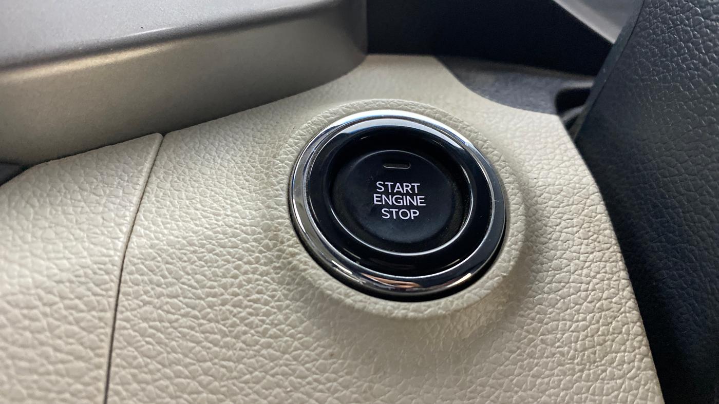 2023 Mahindra XUV300 W8 1.5 DIESEL, Diesel, Manual, 24,456 km, Keyless Start/ Stop Button