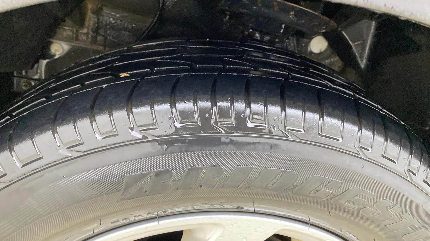 2023 Mahindra XUV300 W8 1.5 DIESEL, Diesel, Manual, 24,456 km, Left Front Tyre Tread