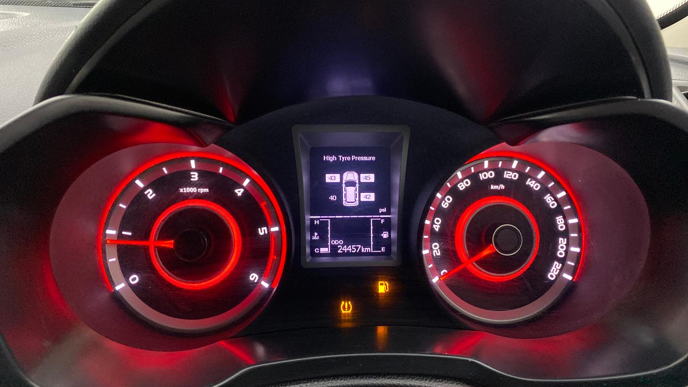 2023 Mahindra XUV300 W8 1.5 DIESEL, Diesel, Manual, 24,456 km, Odometer Image