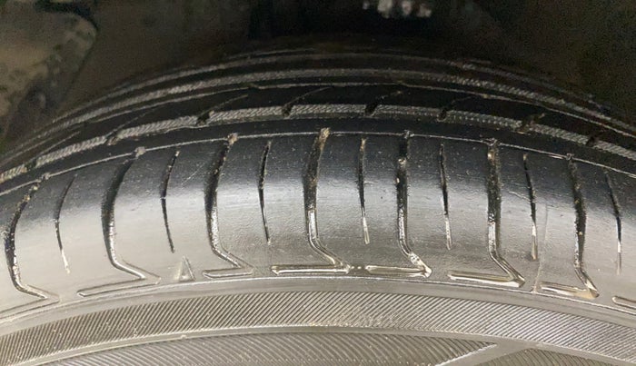 2014 Hyundai i20 SPORTZ 1.2, Petrol, Manual, 1,27,126 km, Left Front Tyre Tread