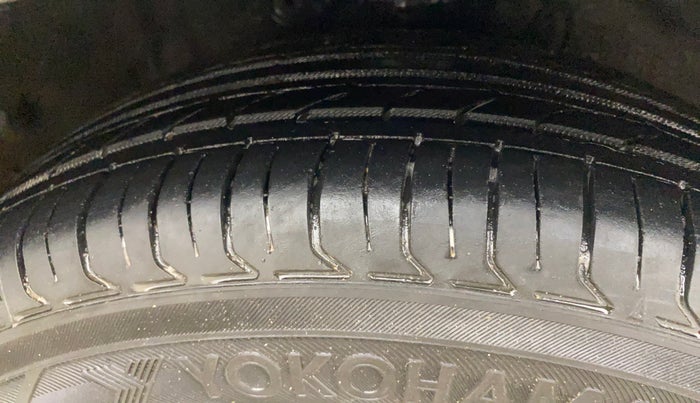 2014 Hyundai i20 SPORTZ 1.2, Petrol, Manual, 1,27,126 km, Right Front Tyre Tread