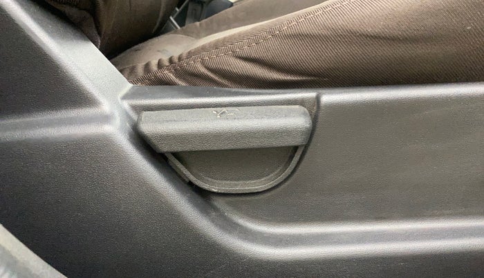 2014 Hyundai i20 SPORTZ 1.2, Petrol, Manual, 1,27,126 km, Driver Side Adjustment Panel